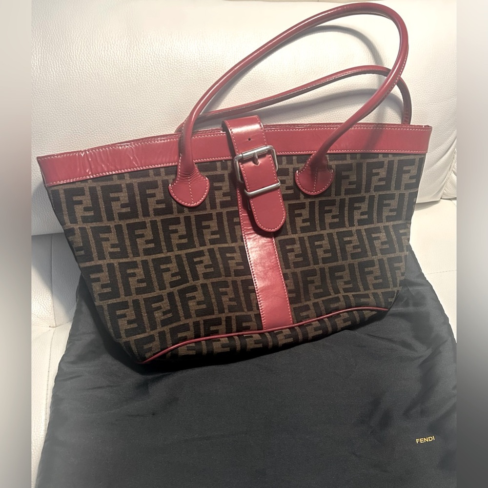 FENDI Brown FF
Jacquard Zucca Buckle
Tote with Red Accent